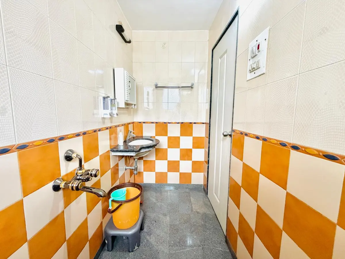 Modern bathroom in Elite Villa, a 4 BHK villa in Lonavala on rent