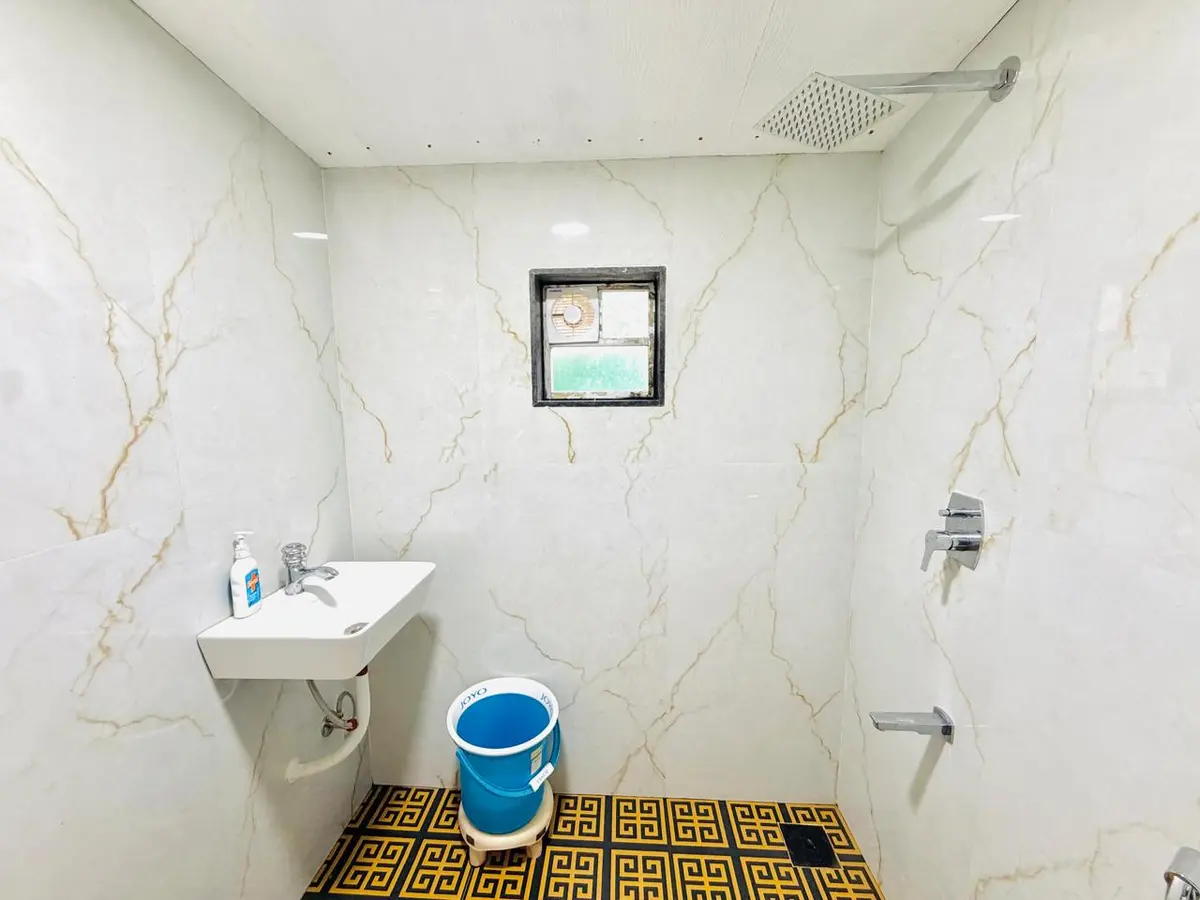 Modern bathroom in Elite Villa, a 4 BHK villa in Lonavala on rent