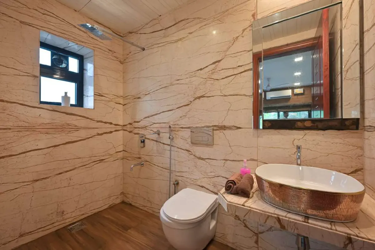 Modern bathroom in Shuubh Staycation 3BHK Villa, a 3 BHK villa in Lonavala on rent